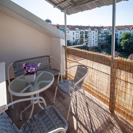 Apartman Sara Lägenhet Novi Sad Exteriör bild
