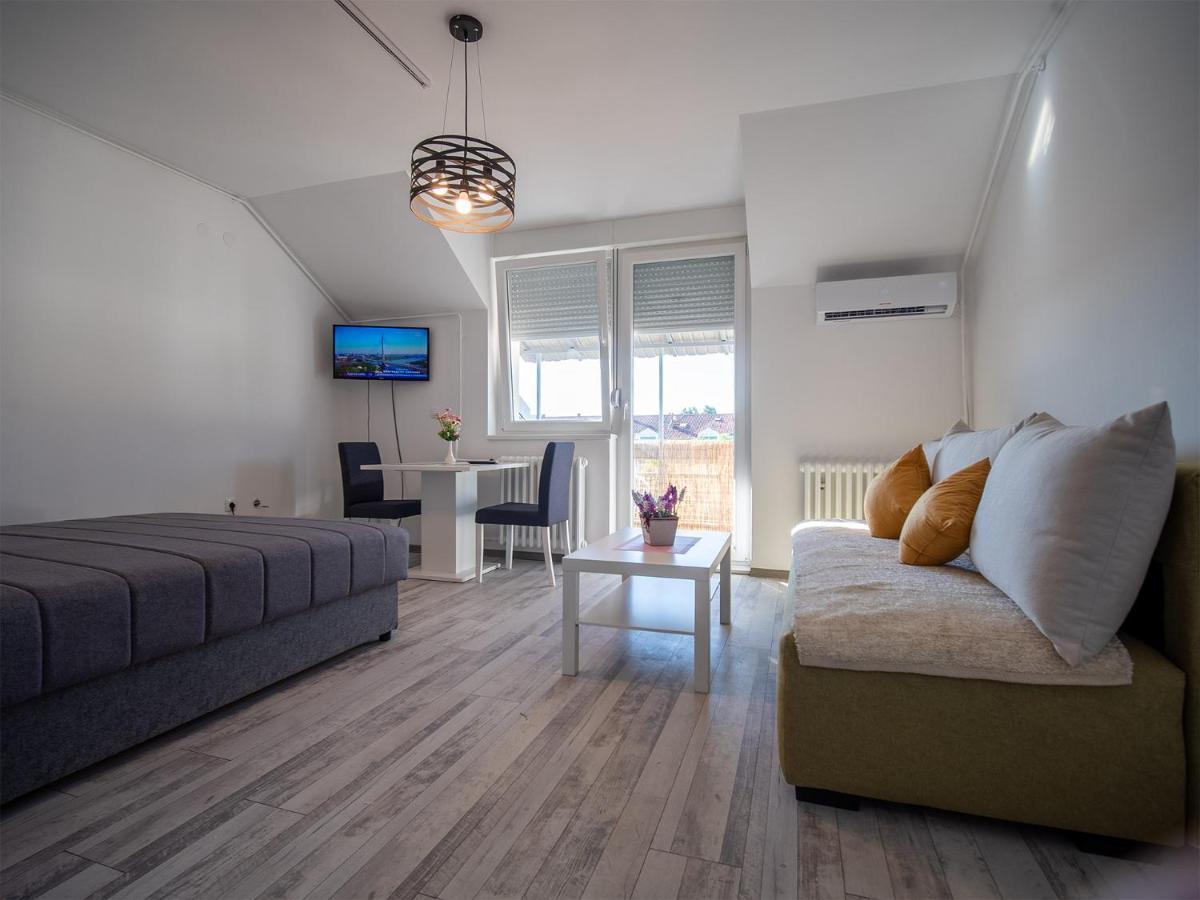 Apartman Sara Lägenhet Novi Sad Exteriör bild