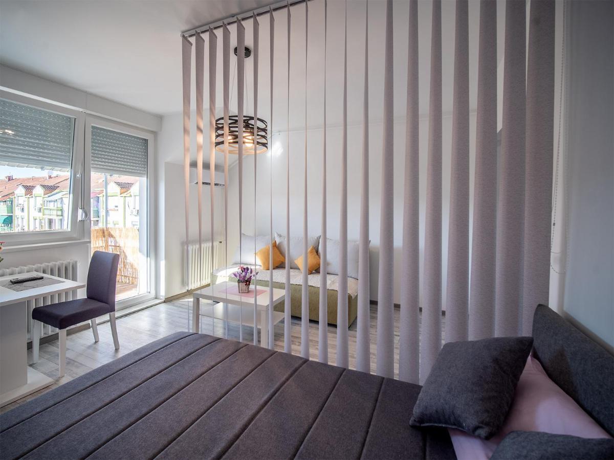 Apartman Sara Lägenhet Novi Sad Exteriör bild