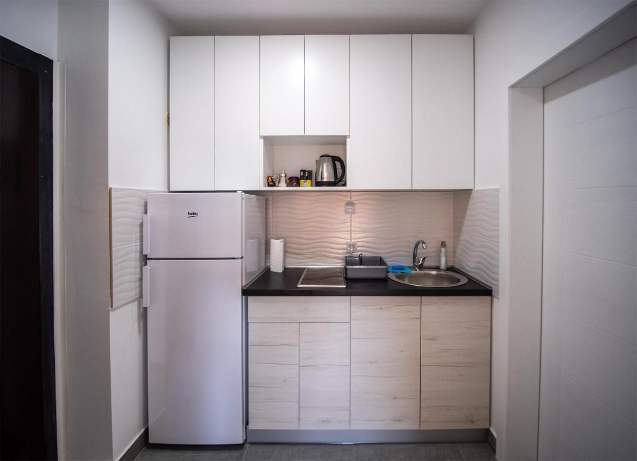 Apartman Sara Lägenhet Novi Sad Exteriör bild