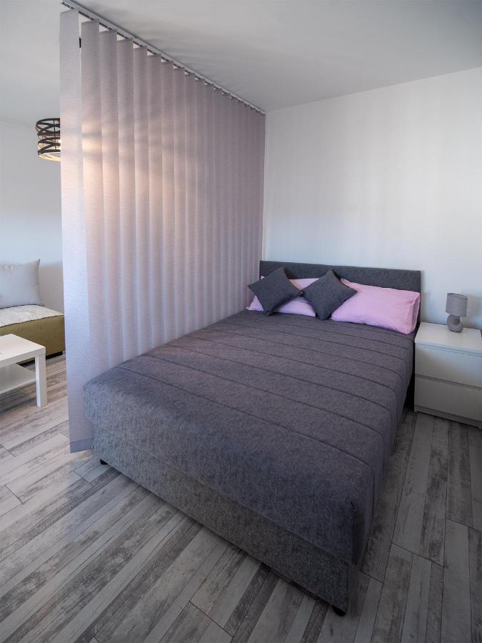 Apartman Sara Lägenhet Novi Sad Exteriör bild